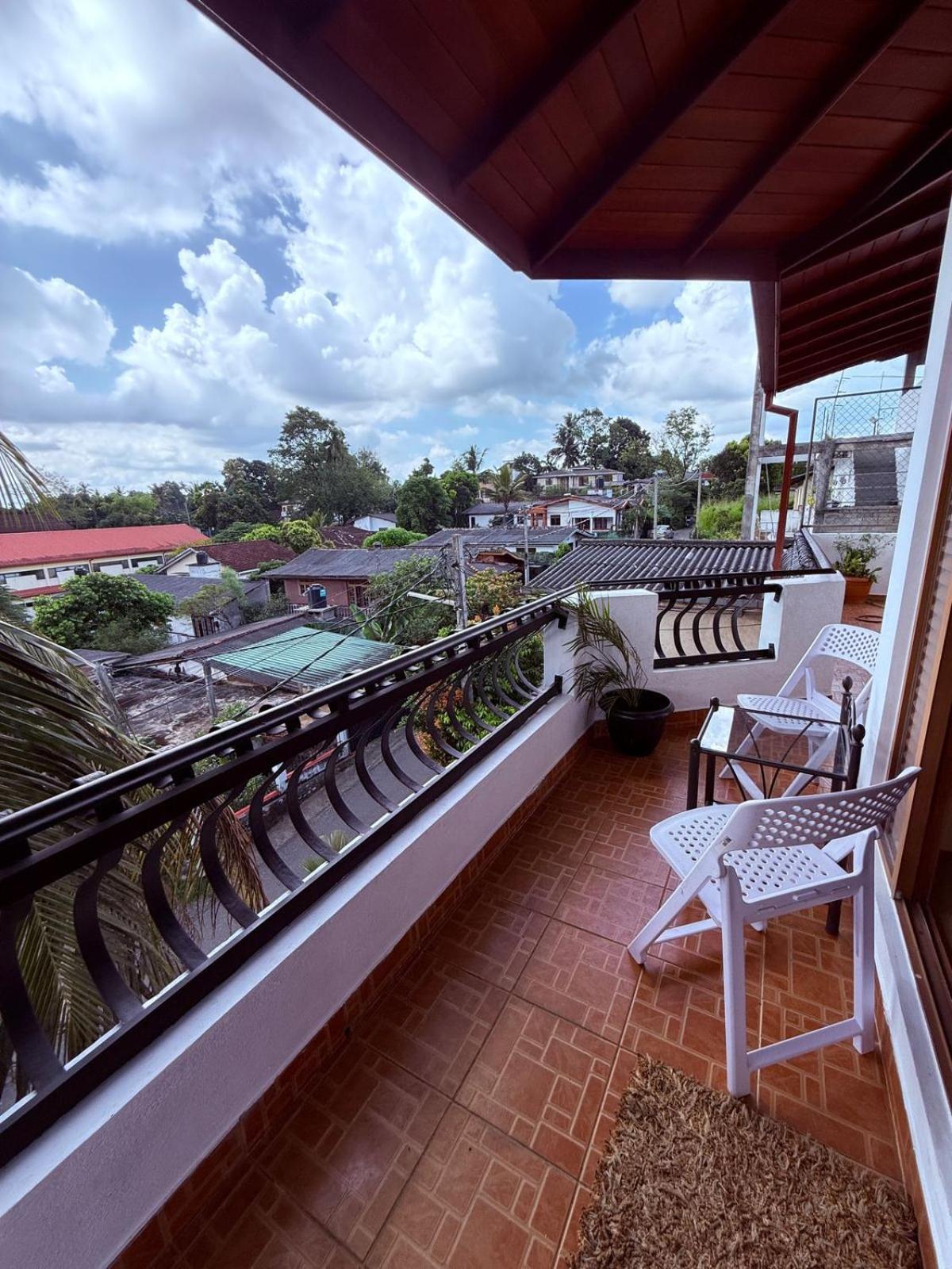 Resident View Homestay Kandy Exterior photo